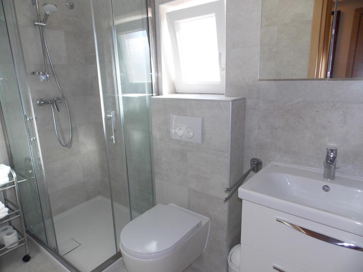 Apartments Miro Корнич Екстер'єр фото