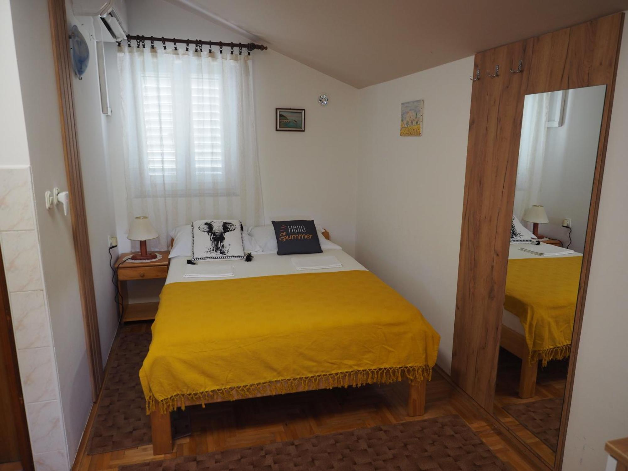 Apartments Miro Корнич Екстер'єр фото