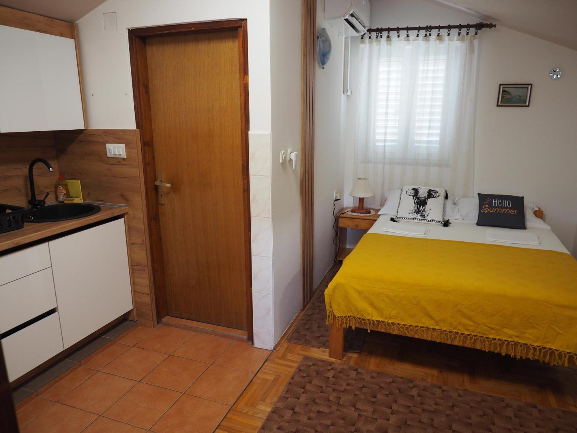 Apartments Miro Корнич Екстер'єр фото
